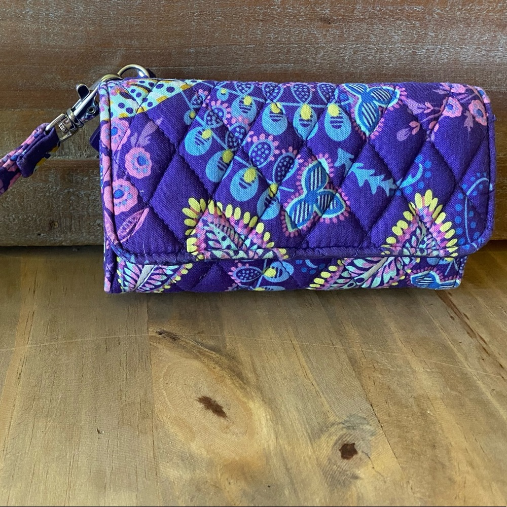 New!! Without tags. Vera Bradley Batik Leaves wristlet!